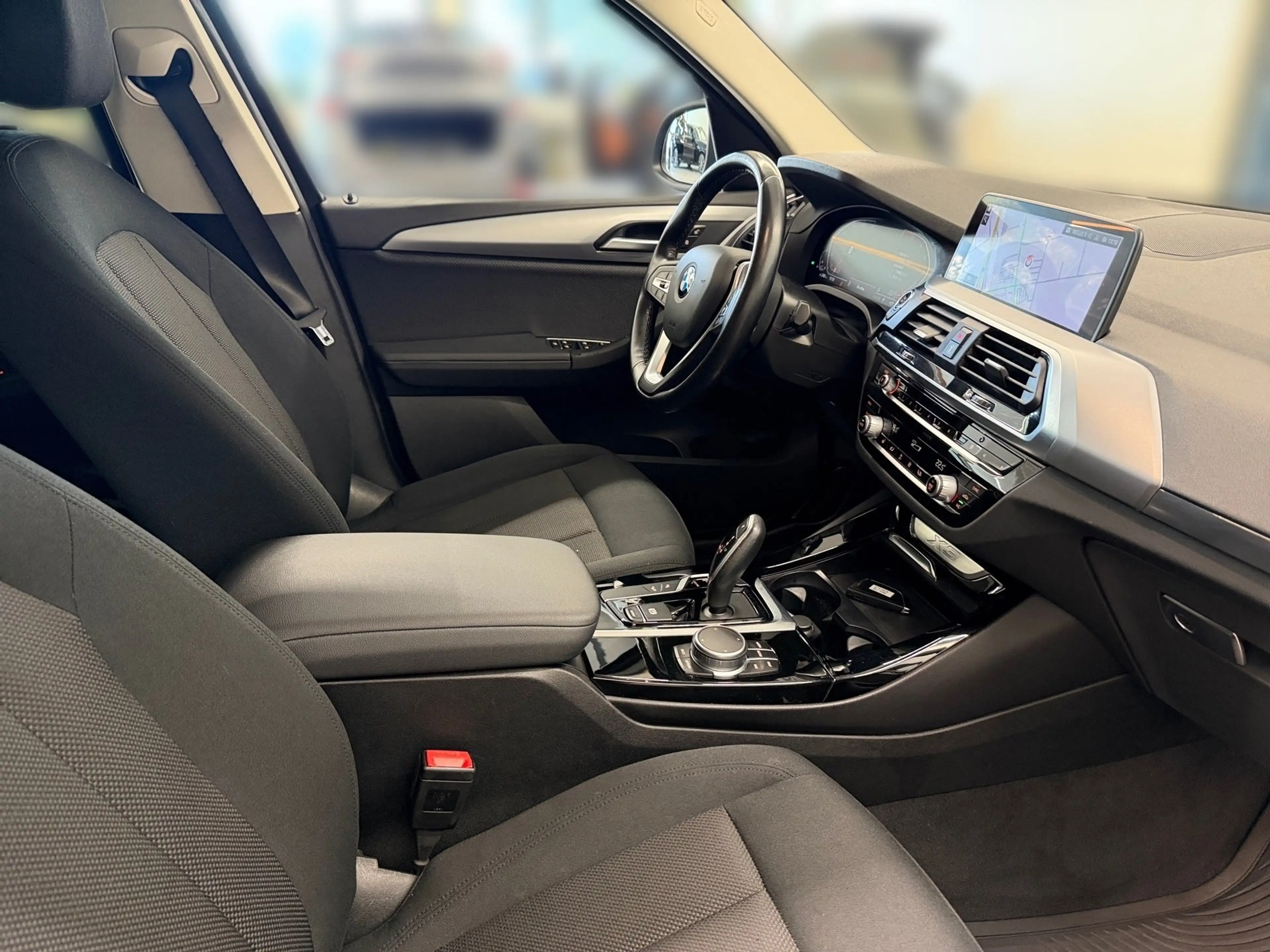 BMW X3 xDrive20i — photo 13