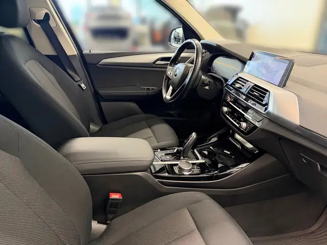 BMW X3 view 13