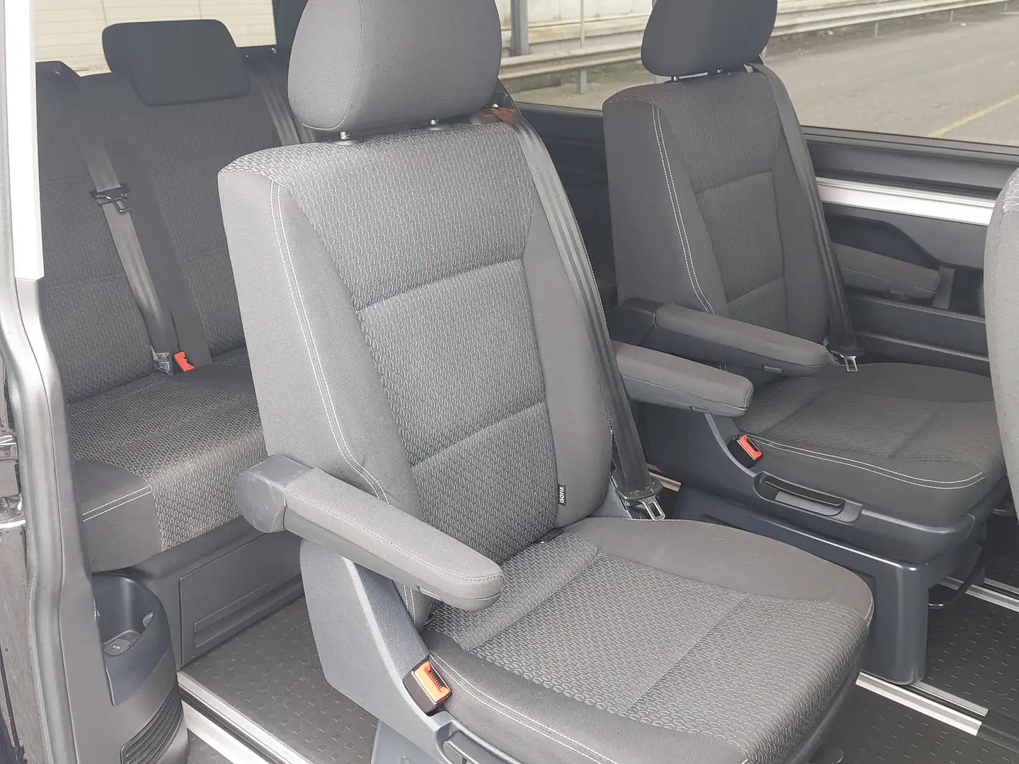 Volkswagen T6 Multivan Multivan Trendline 2,0 TDI BMT DSG Trendline Schwarz - 2