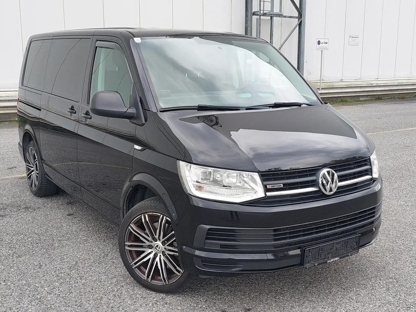 Volkswagen T6 Multivan Multivan Trendline 2,0 TDI BMT DSG Trendline Schwarz - 1