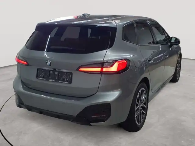 BMW 2 Series view 4