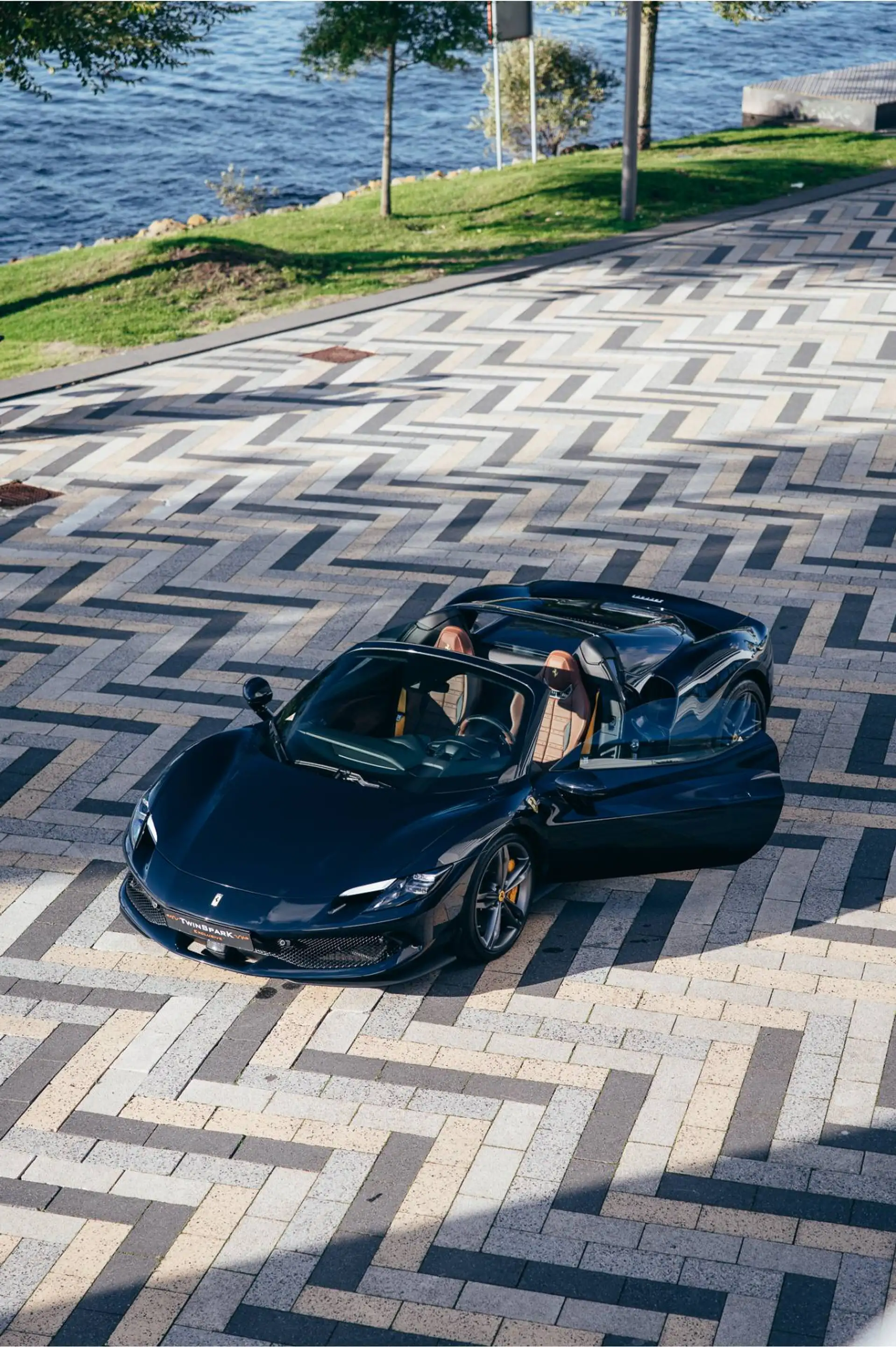 Ferrari 296 GTS 3.0 V6 — photo 18