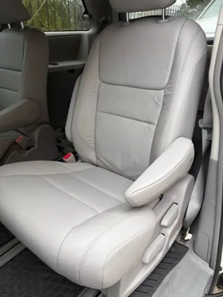 Toyota Sienna снимка Toyota Sienna