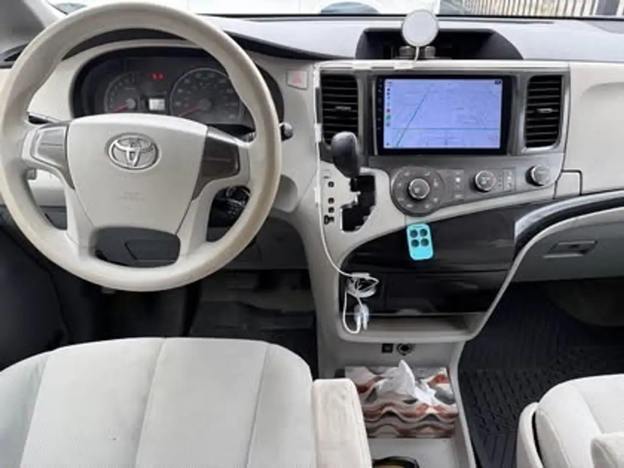 Toyota Sienna снимка Toyota Sienna