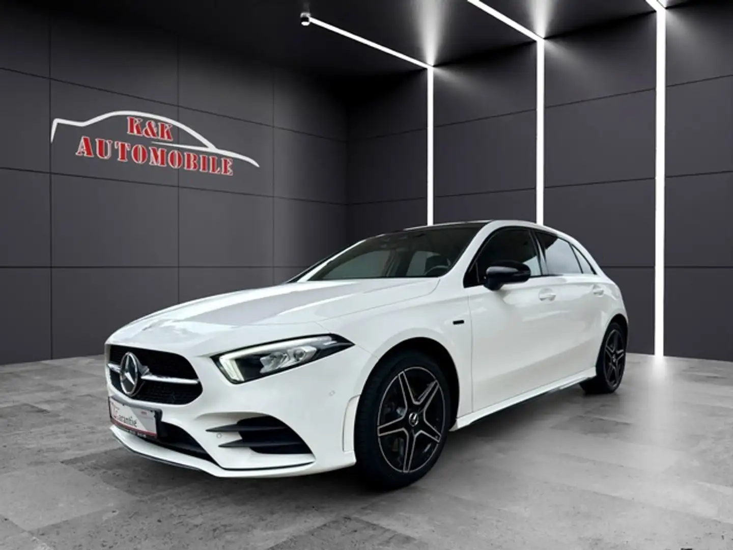 Mercedes-Benz A 250 e Edition AMG LINE/NAVI/LED/18 ZOLL/PANO Blanco - 1