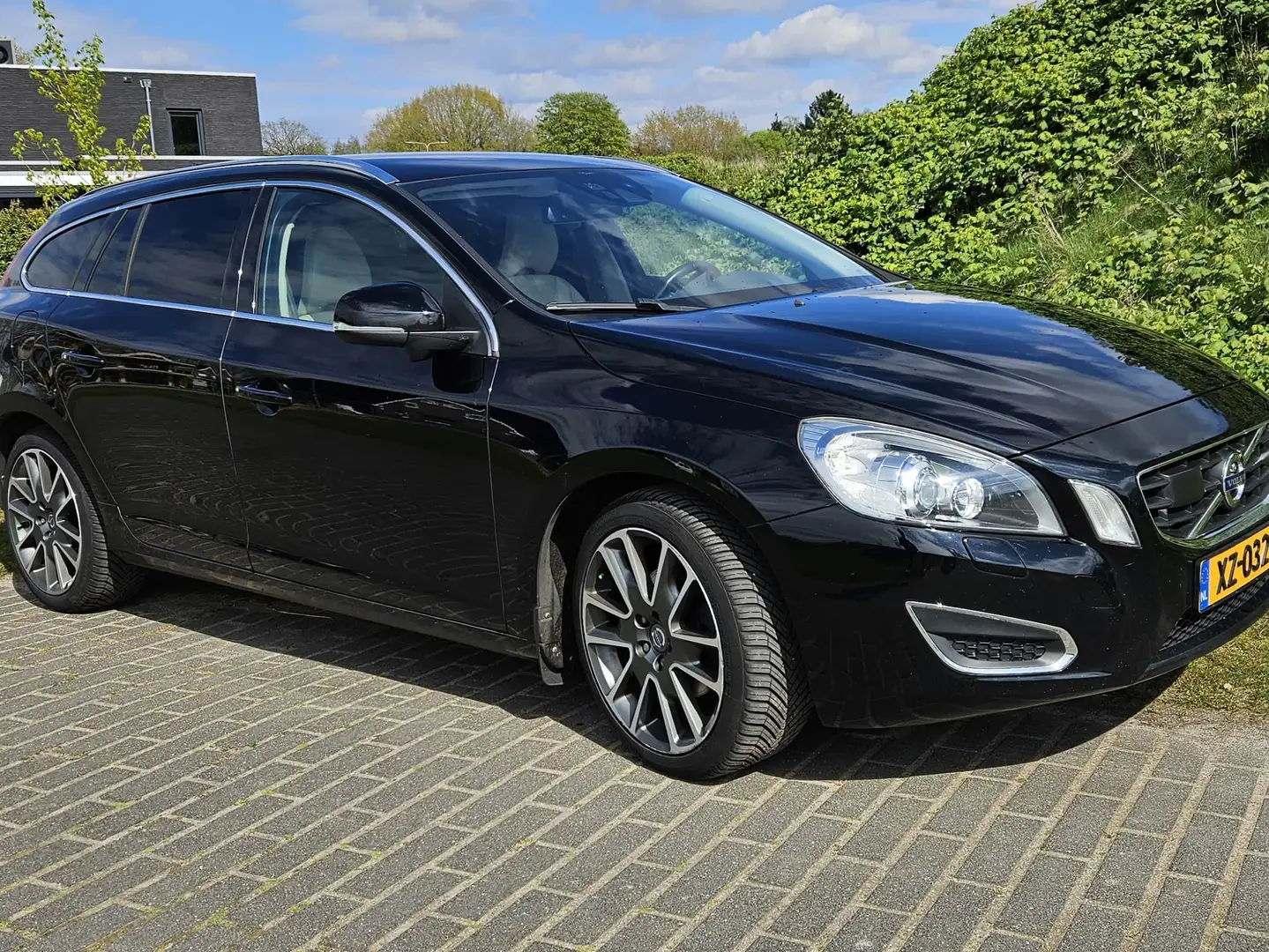 Volvo V60 V60 1.6 T4F Summum Zwart - 1