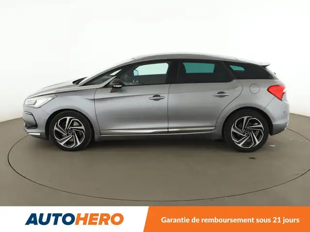 DS Automobiles DS 5 view 3