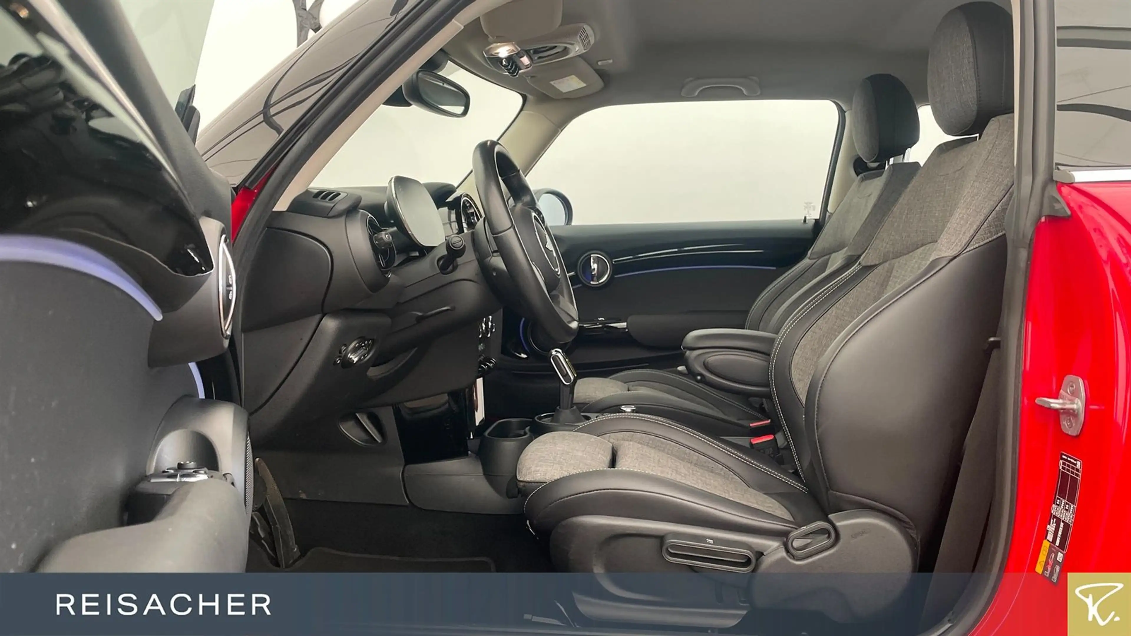 MINI Cooper SE A Classic-Trim Navi, LED, Sportsitze — photo 4