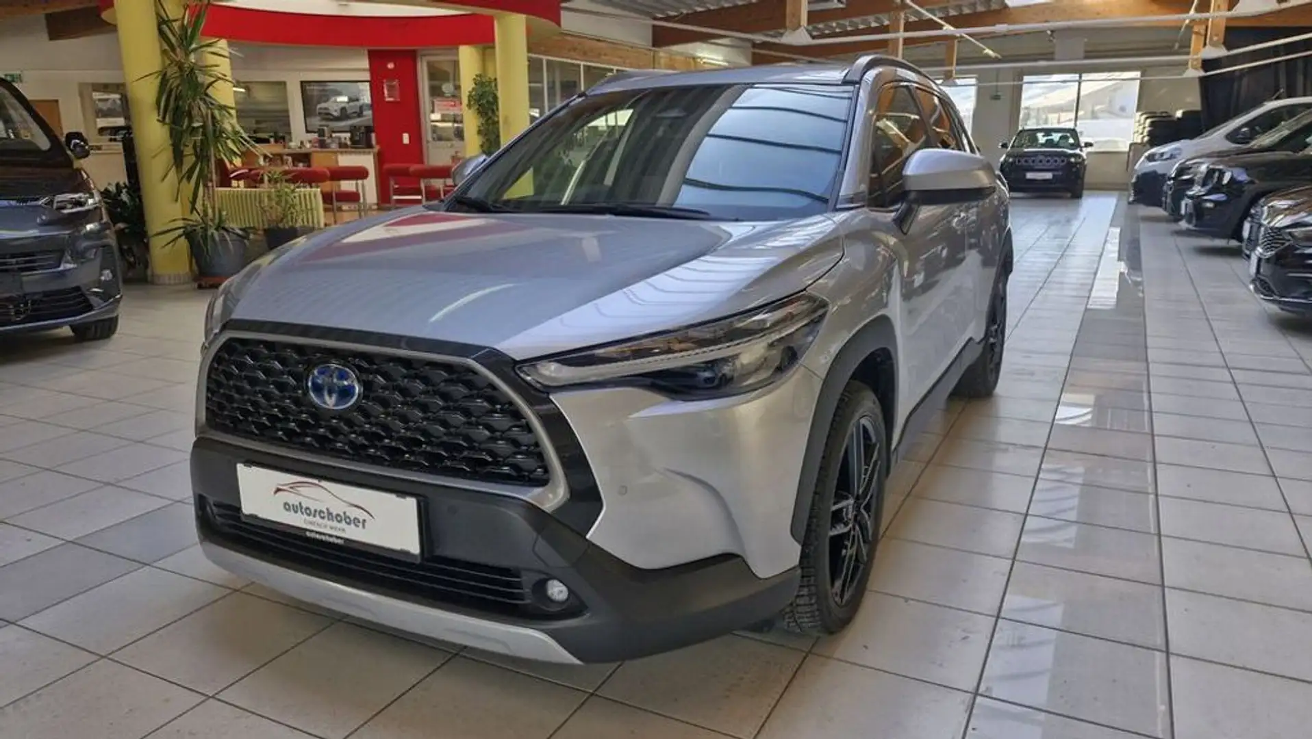 Toyota Corolla Cross 2.0 HSD AWD Active Drive Silber - 1