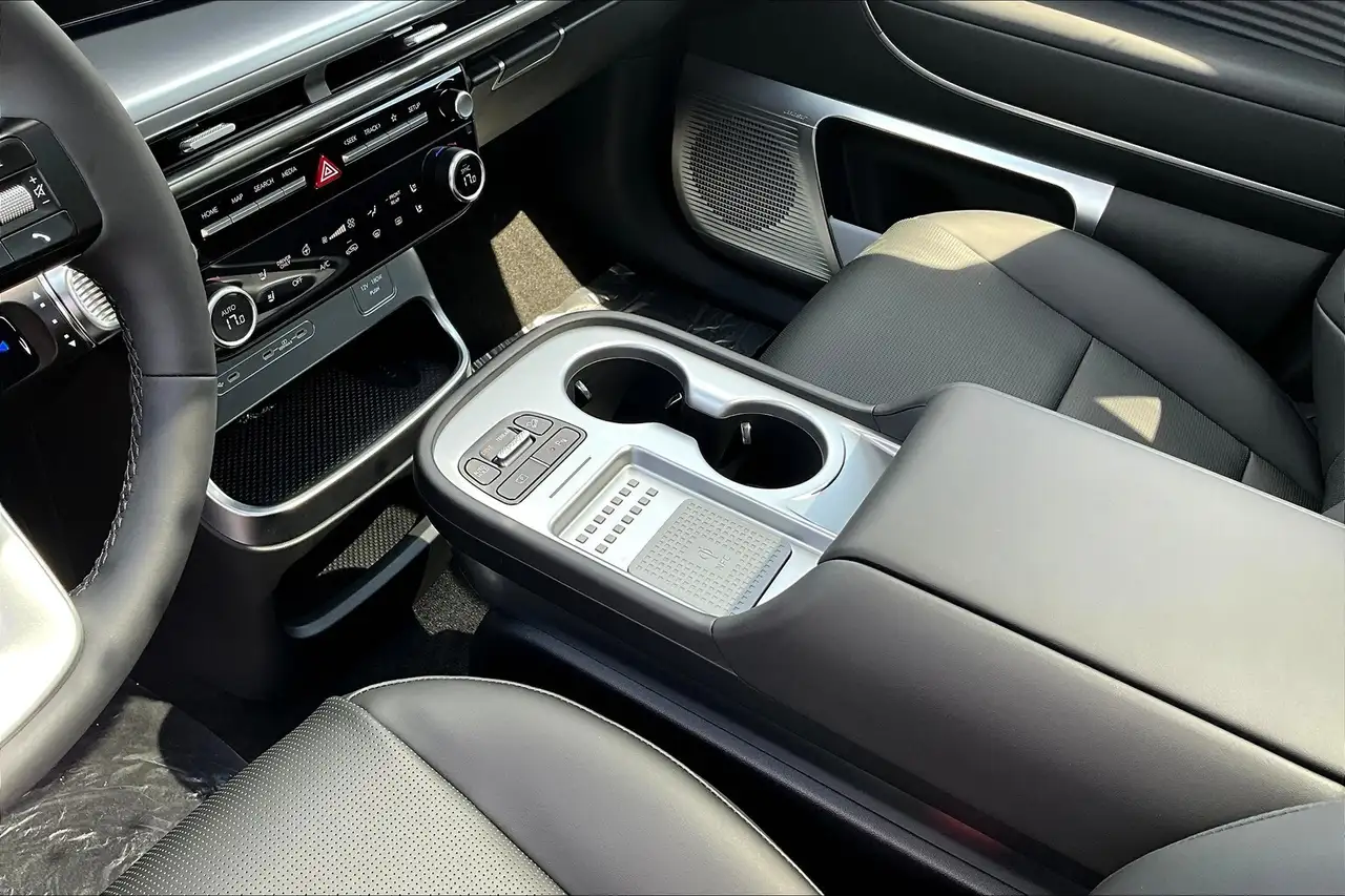 Hyundai IONIQ 9 снимка Hyundai IONIQ 9