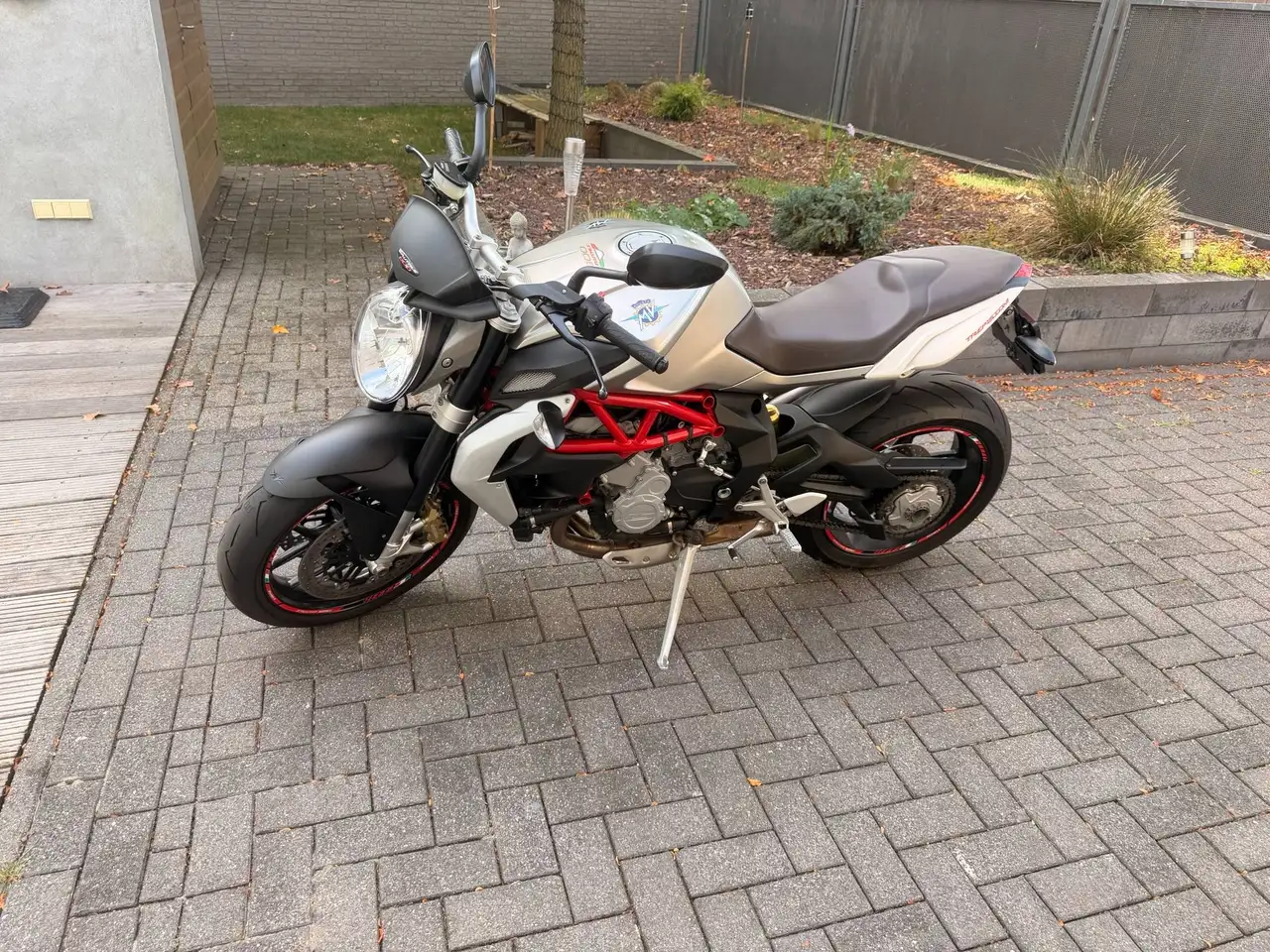 MV Agusta Brutale 800