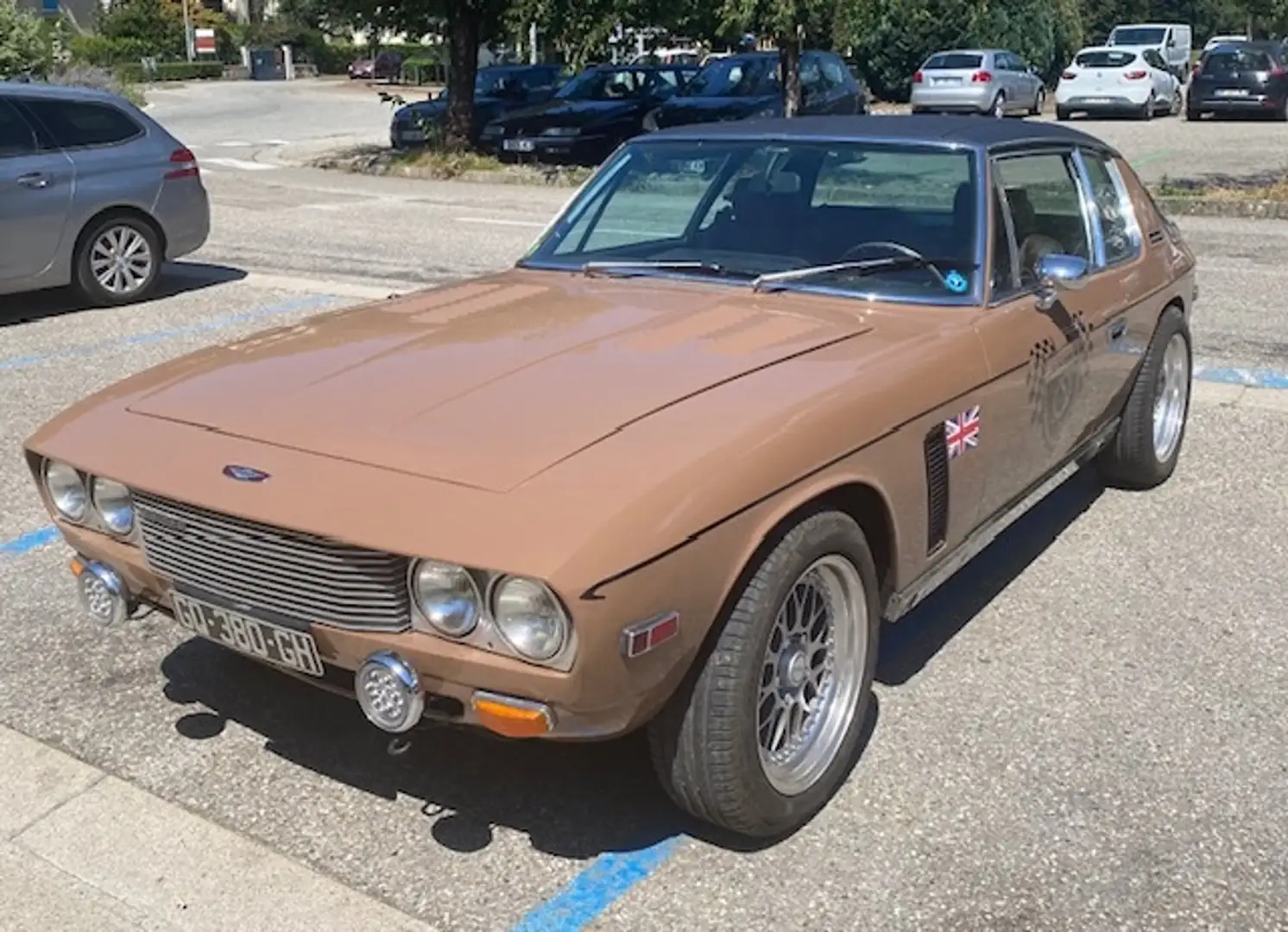 Jensen Interceptor MKIII Beige - 1