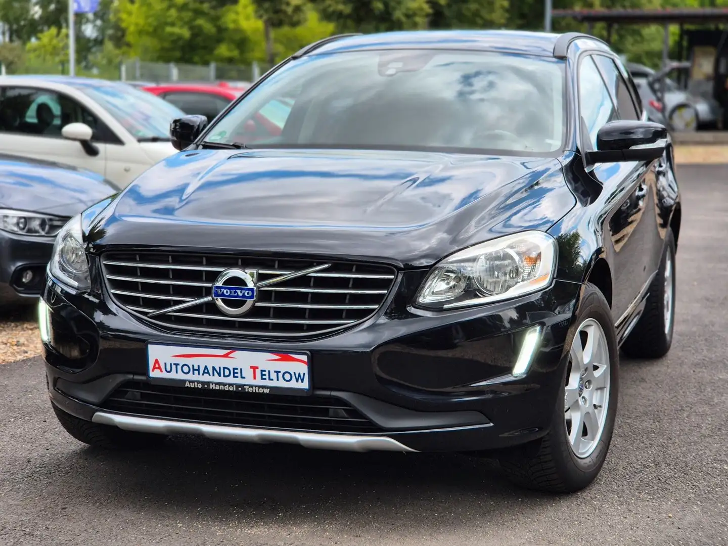 Volvo XC60 XC60 Momentum 2WD Schwarz - 1