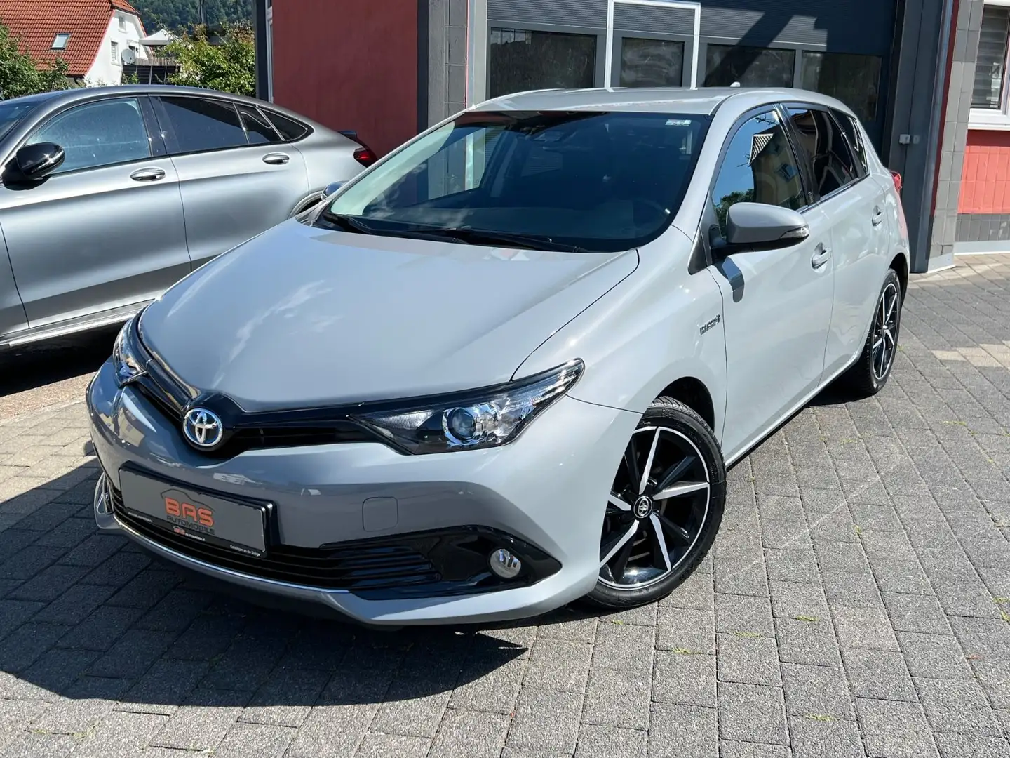 Toyota Auris Hybrid Team D*AUTOMATIK*NAVI*LED*KAMERA* Grau - 1