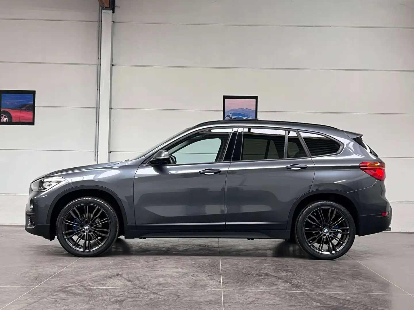 BMW X1 sDrive16 dA Steptronic / Leder / Camera / 2021 Gris - 2