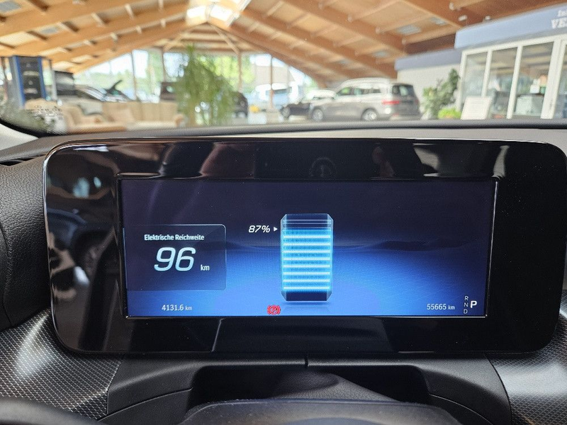 Mercedes-Benz C 300 e Hybrid Avantgarde 20kWh 360°+ACC+Sound — photo 12