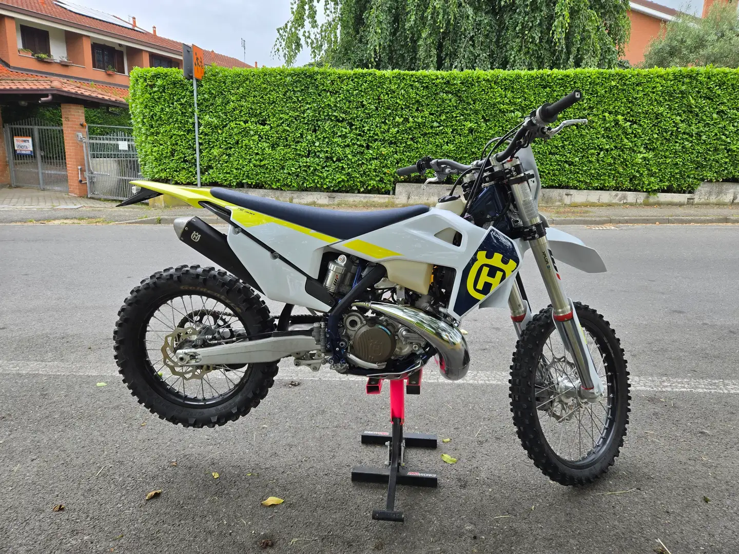 Husqvarna TE 300 Modello 2023 Weiß - 2