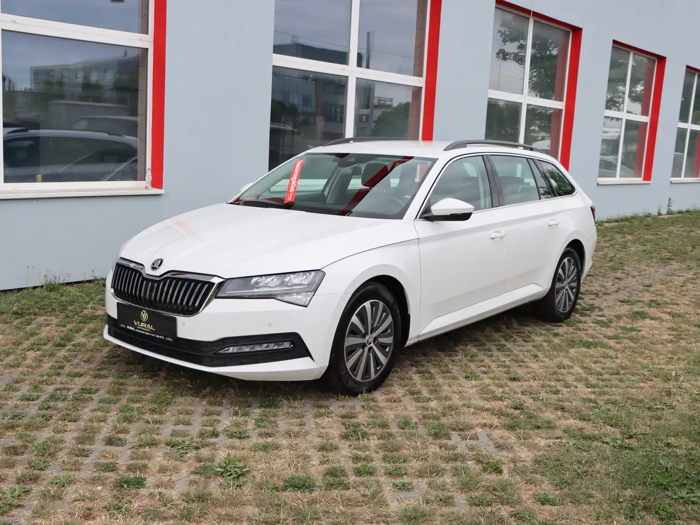 Skoda Superb 2.0TDI DSG Combi | NAVI | 1.BESITZER | LED | Weiß - 2