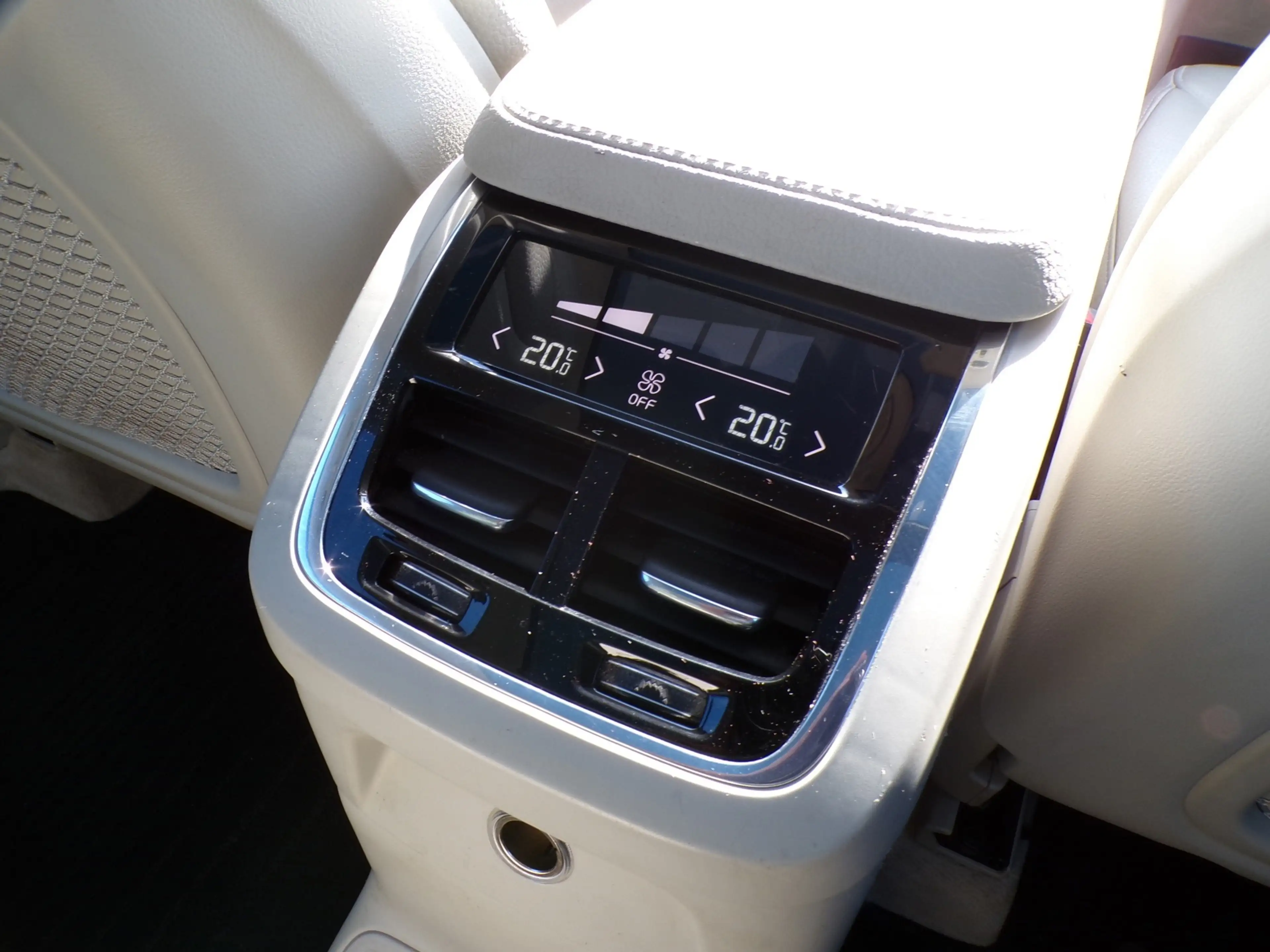 Volvo XC90 2.0 T8 Twin Engine AWD Momentum|7-persoons|Luxe — photo 11