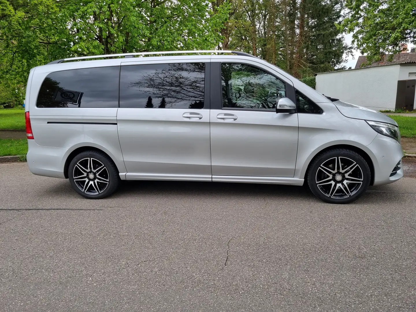 Mercedes-Benz V 250 V 250 (BlueTEC) d lang 7G-TRONIC Edition Stříbrná - 2