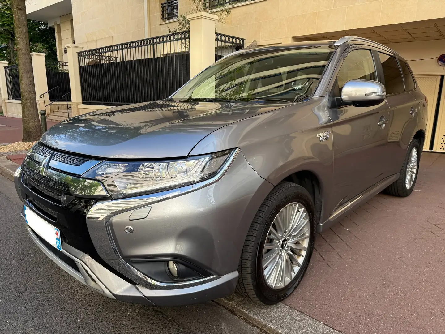 Mitsubishi Outlander 9300ht OUTLANDER PHEV TWIN MOTOR BUSINESS 4WD Šedá - 2