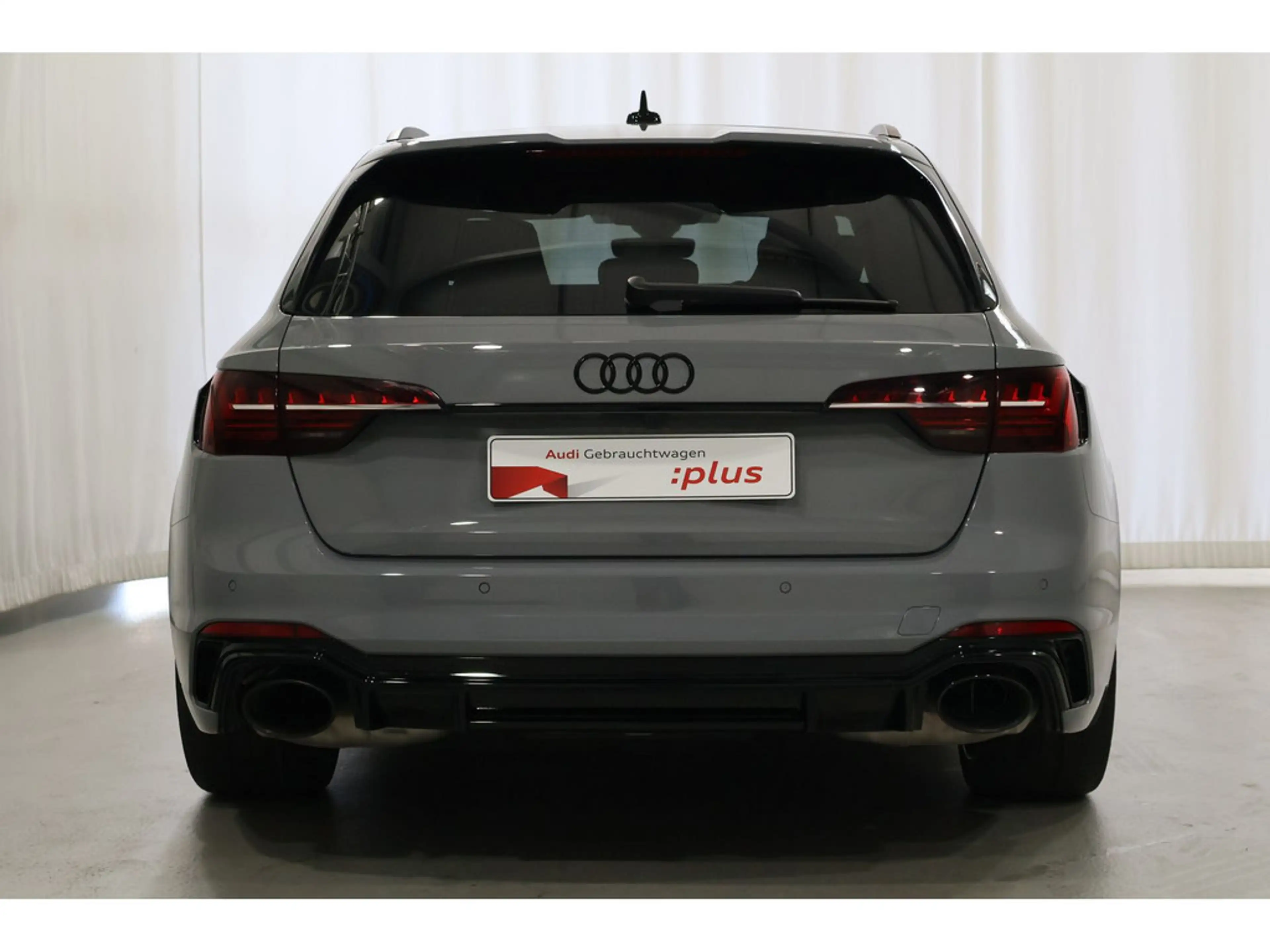 Audi RS4 — photo 5