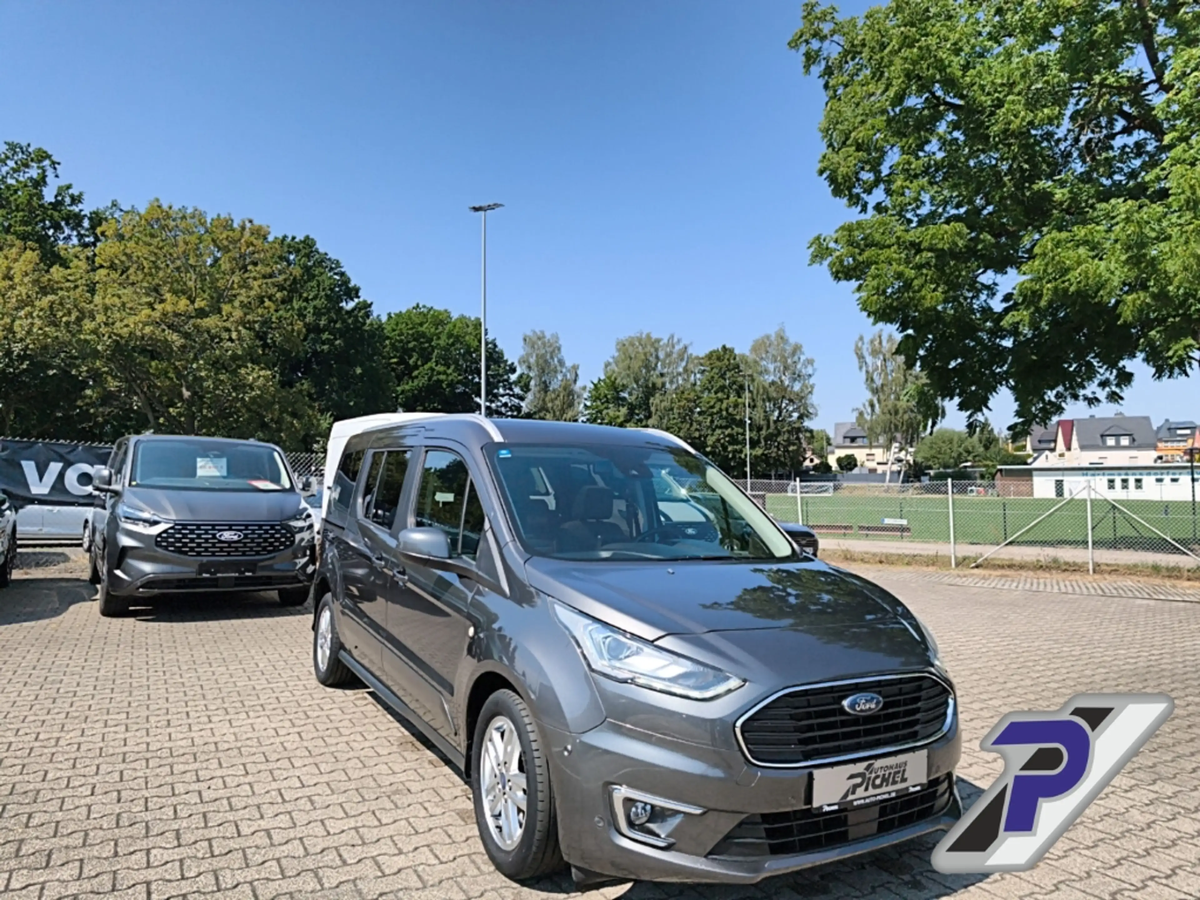 Ford Grand Tourneo Titanium 7-Sitzer NAVI+XENON+KAMERA+PANODACH — photo 7