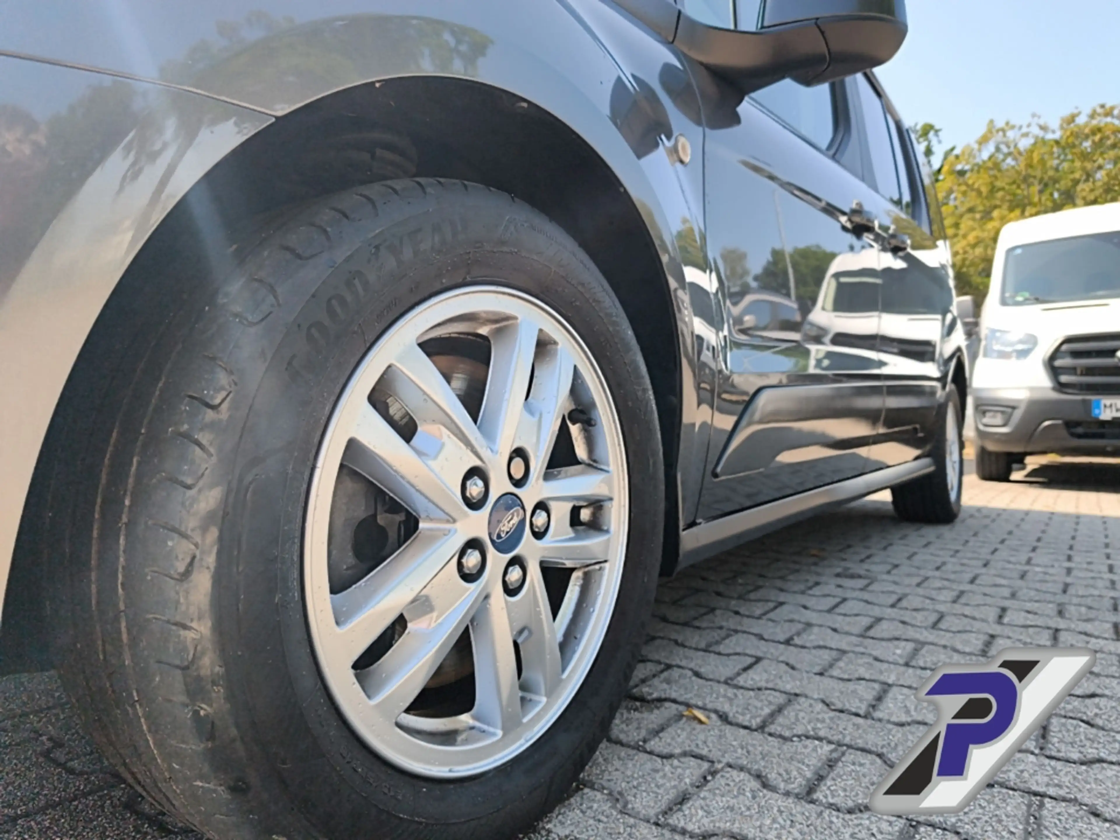 Ford Grand Tourneo Titanium 7-Sitzer NAVI+XENON+KAMERA+PANODACH — photo 9