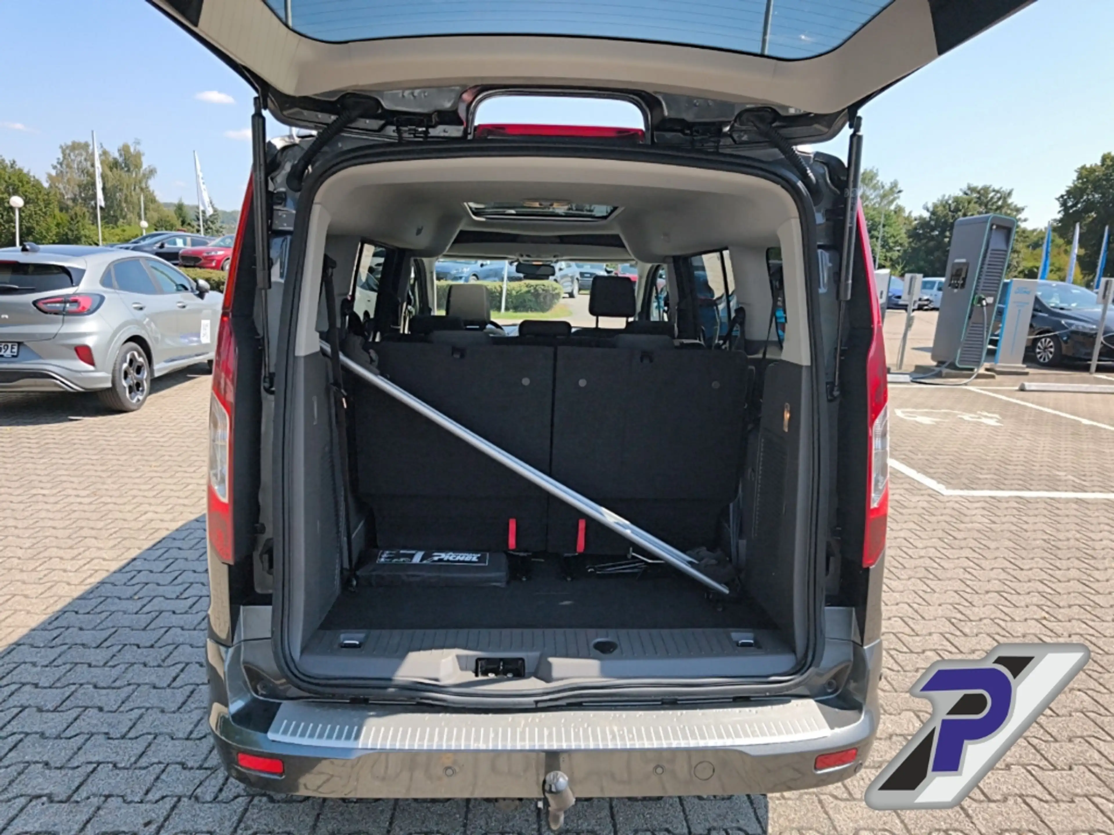 Ford Grand Tourneo Titanium 7-Sitzer NAVI+XENON+KAMERA+PANODACH — photo 10