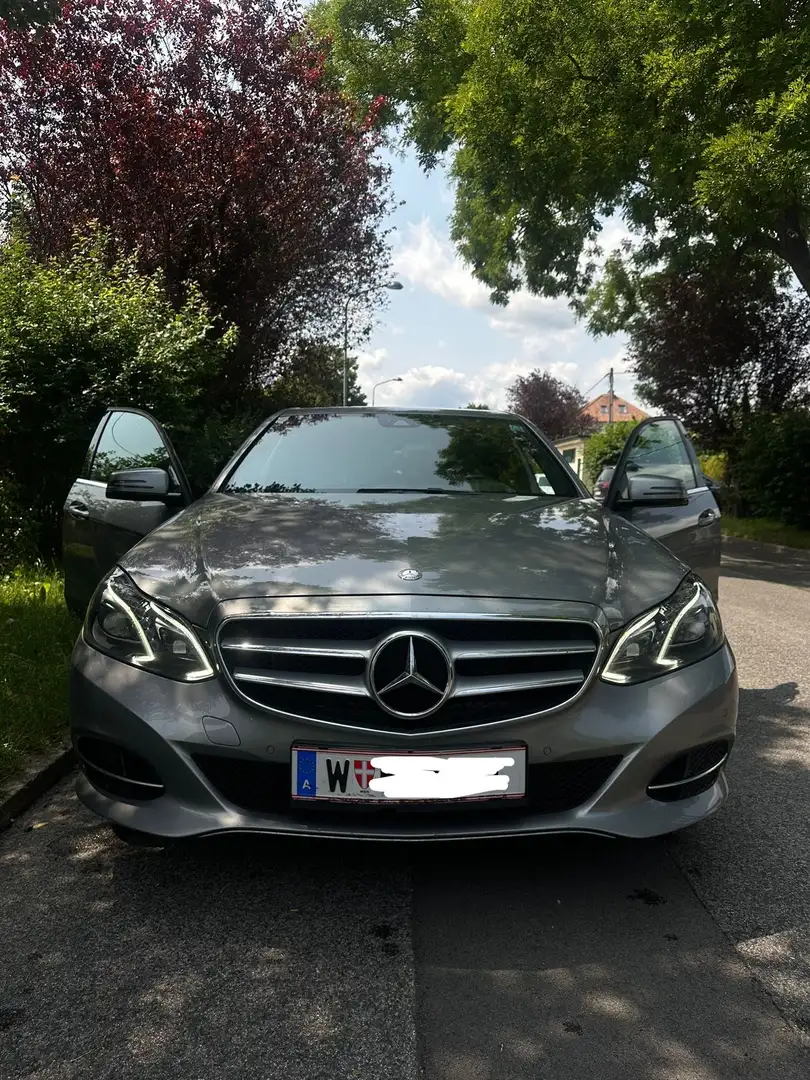Mercedes-Benz E 250 E 250 CGI BlueEfficiency (212.036) Grau - 1