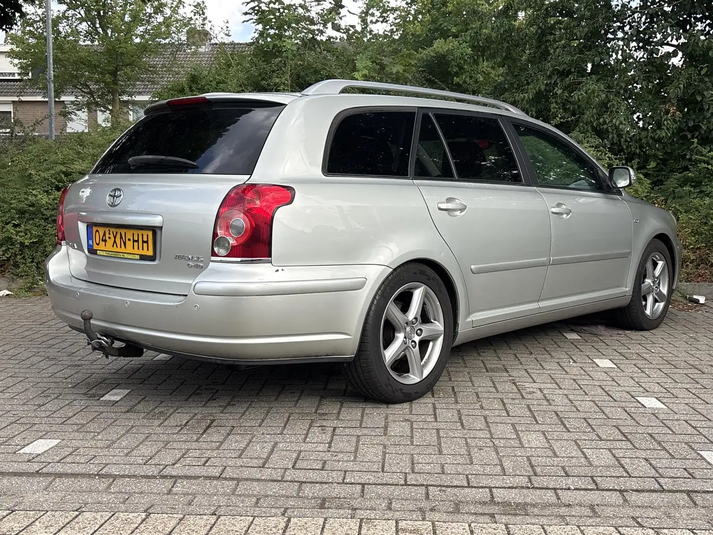 Toyota Avensis Wagon 2.2 D-4D Luna Business | Climate | Cruise | Grijs - 2