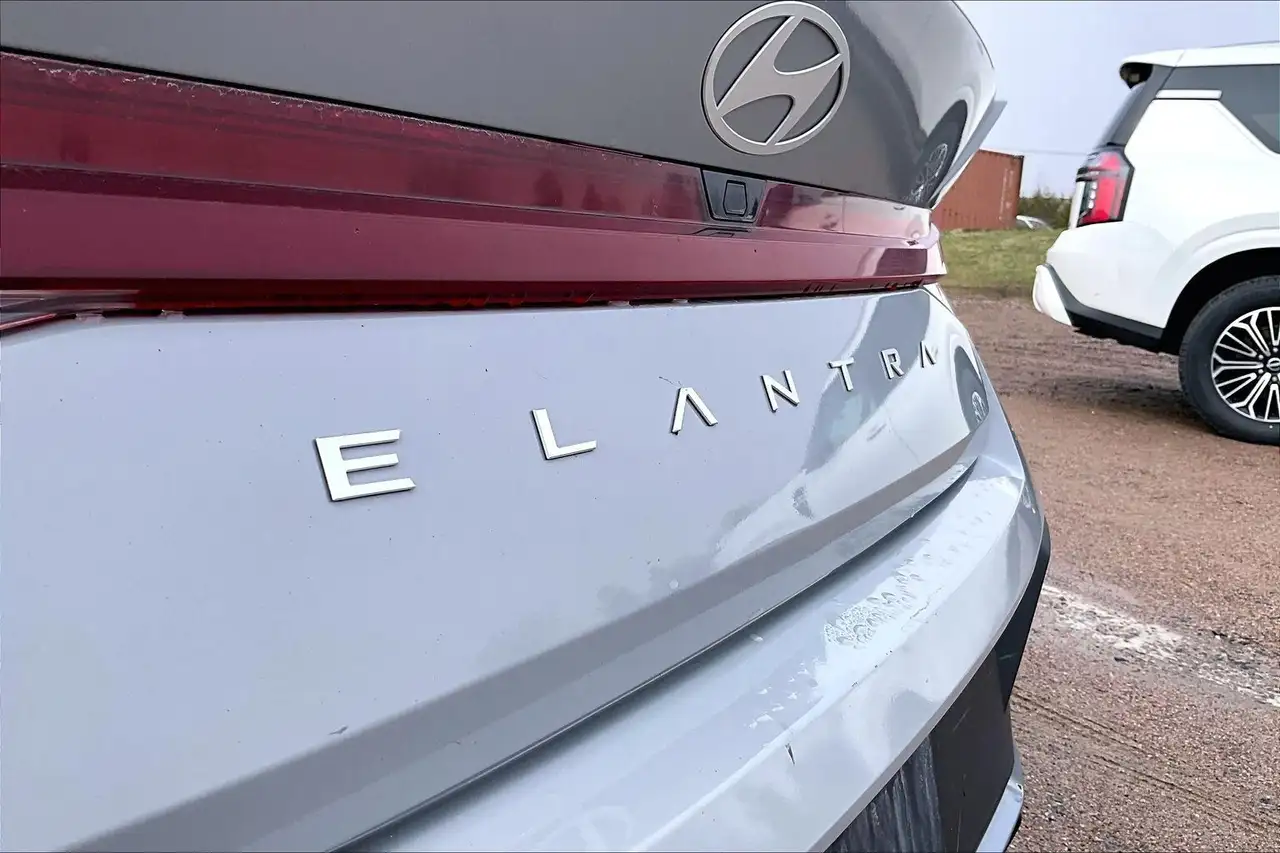 Hyundai ELANTRA снимка Hyundai ELANTRA