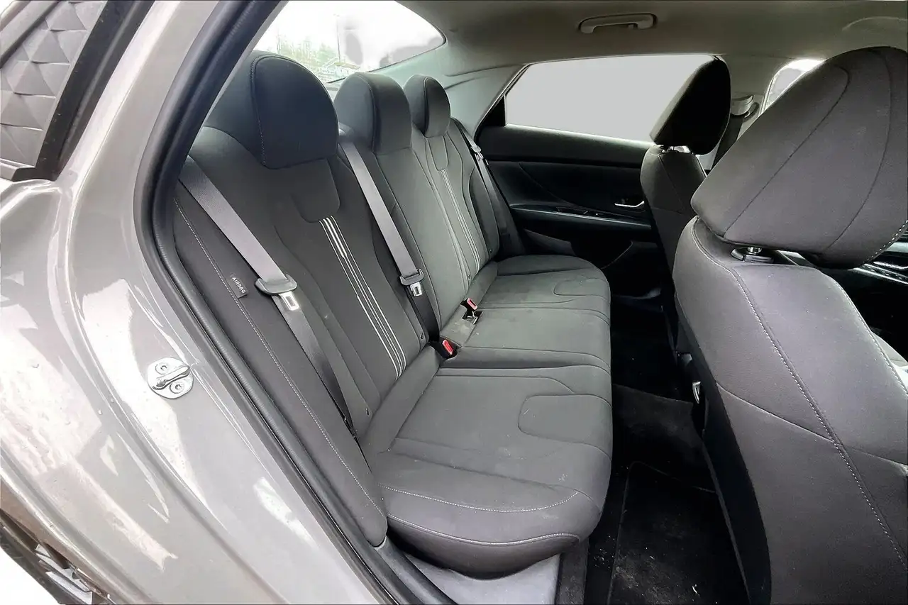Hyundai ELANTRA снимка Hyundai ELANTRA