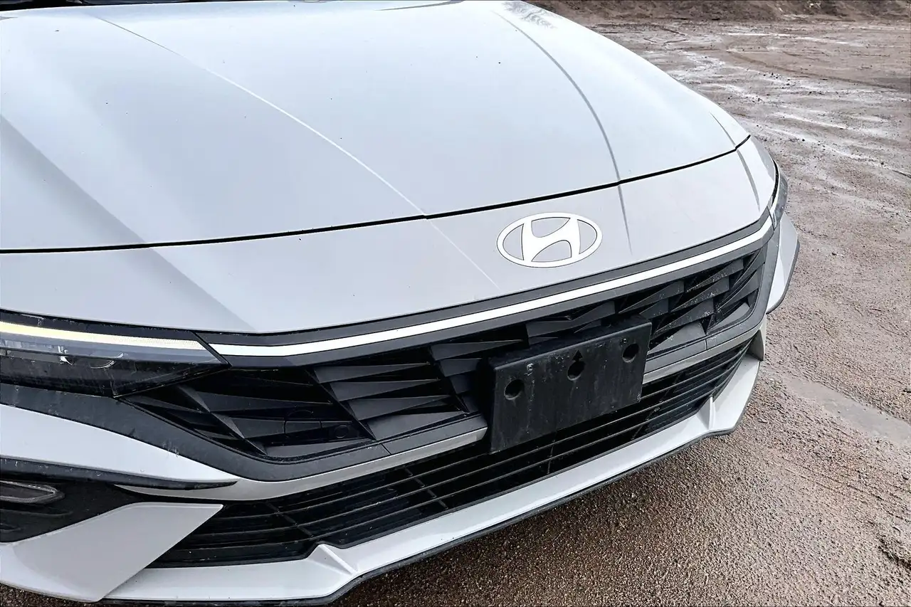 Hyundai ELANTRA снимка Hyundai ELANTRA