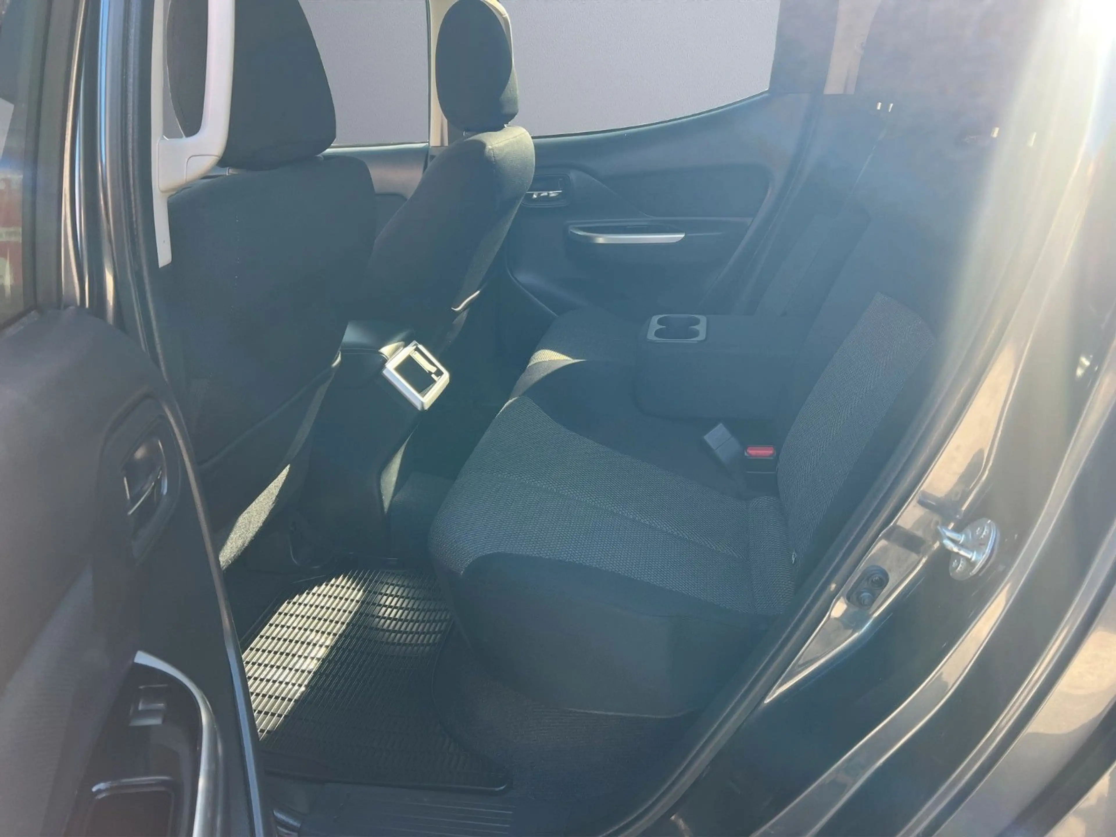 Mitsubishi L200 Intro Edition Doppelkabine 4WD *Hardtop* — photo 12