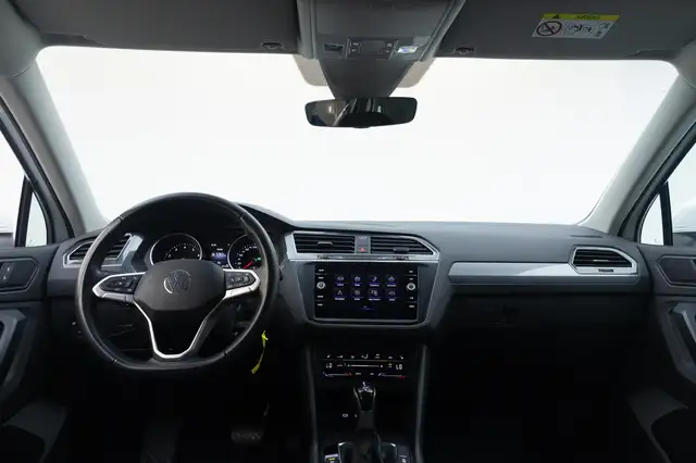 Volkswagen Tiguan view 4