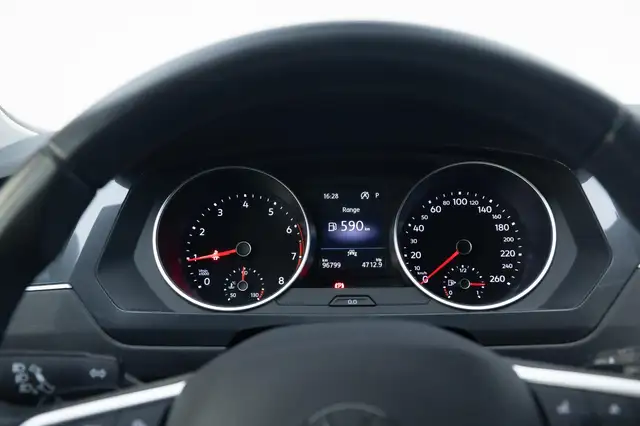 Volkswagen Tiguan view 5