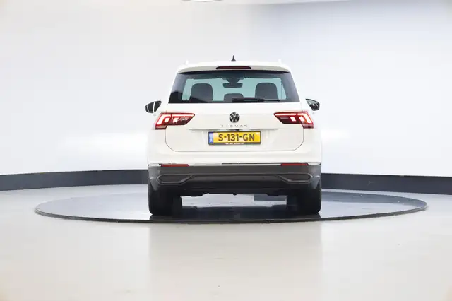 Volkswagen Tiguan view 21