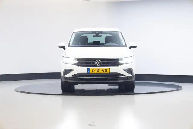 Volkswagen Tiguan view 18