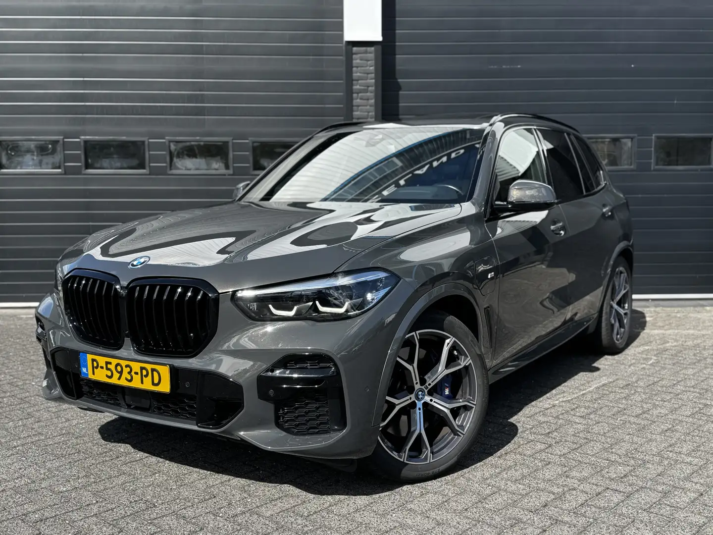 BMW X5 xDrive45e High Executive M-Sport | Pano | 21'' | M Gris - 1