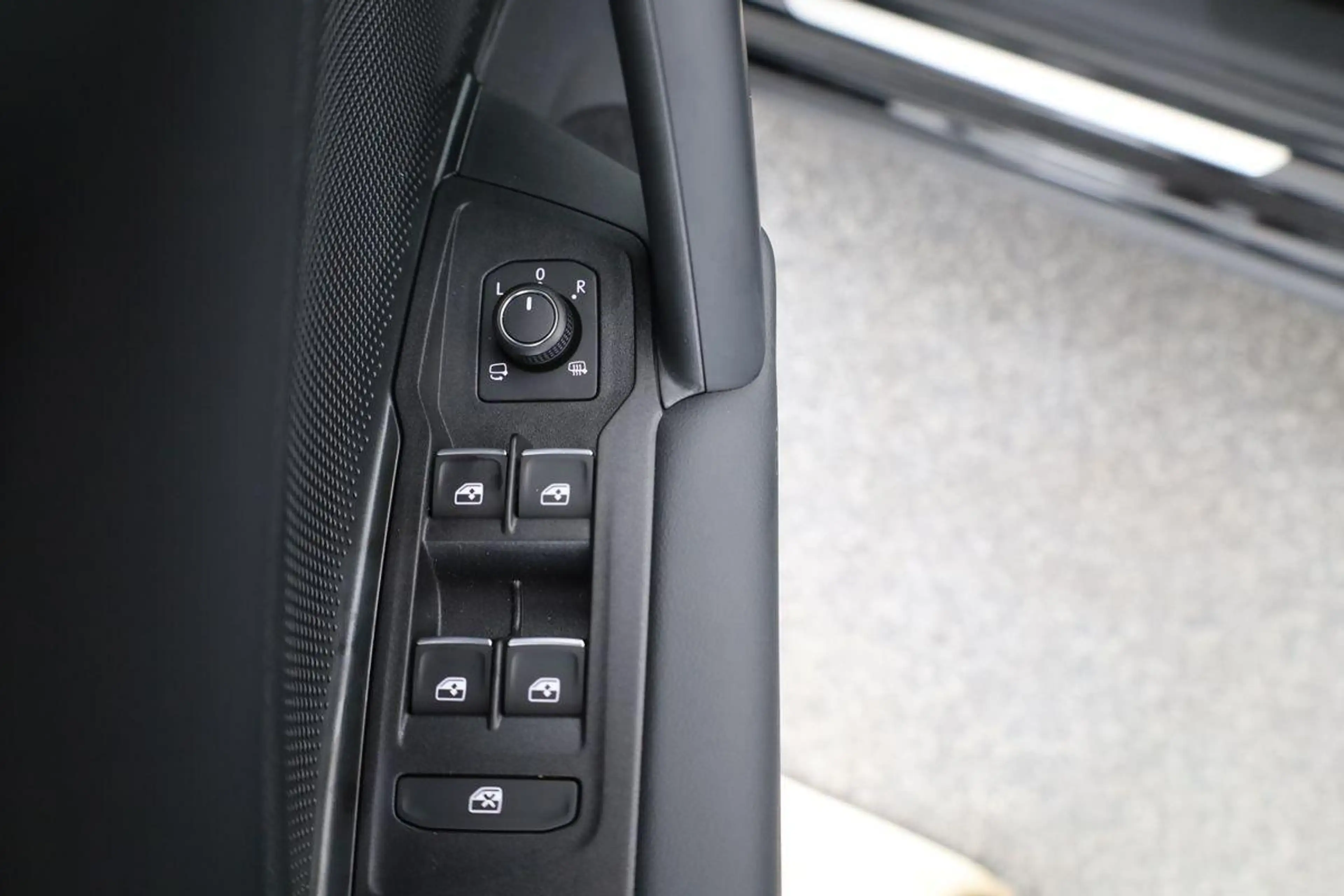 Volkswagen Tiguan 2.0 TDI 142 kW 4Motion R-Line DSG 4M Black, VOL... — photo 10