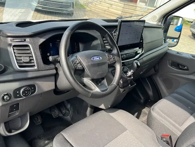 Ford Transit view 3