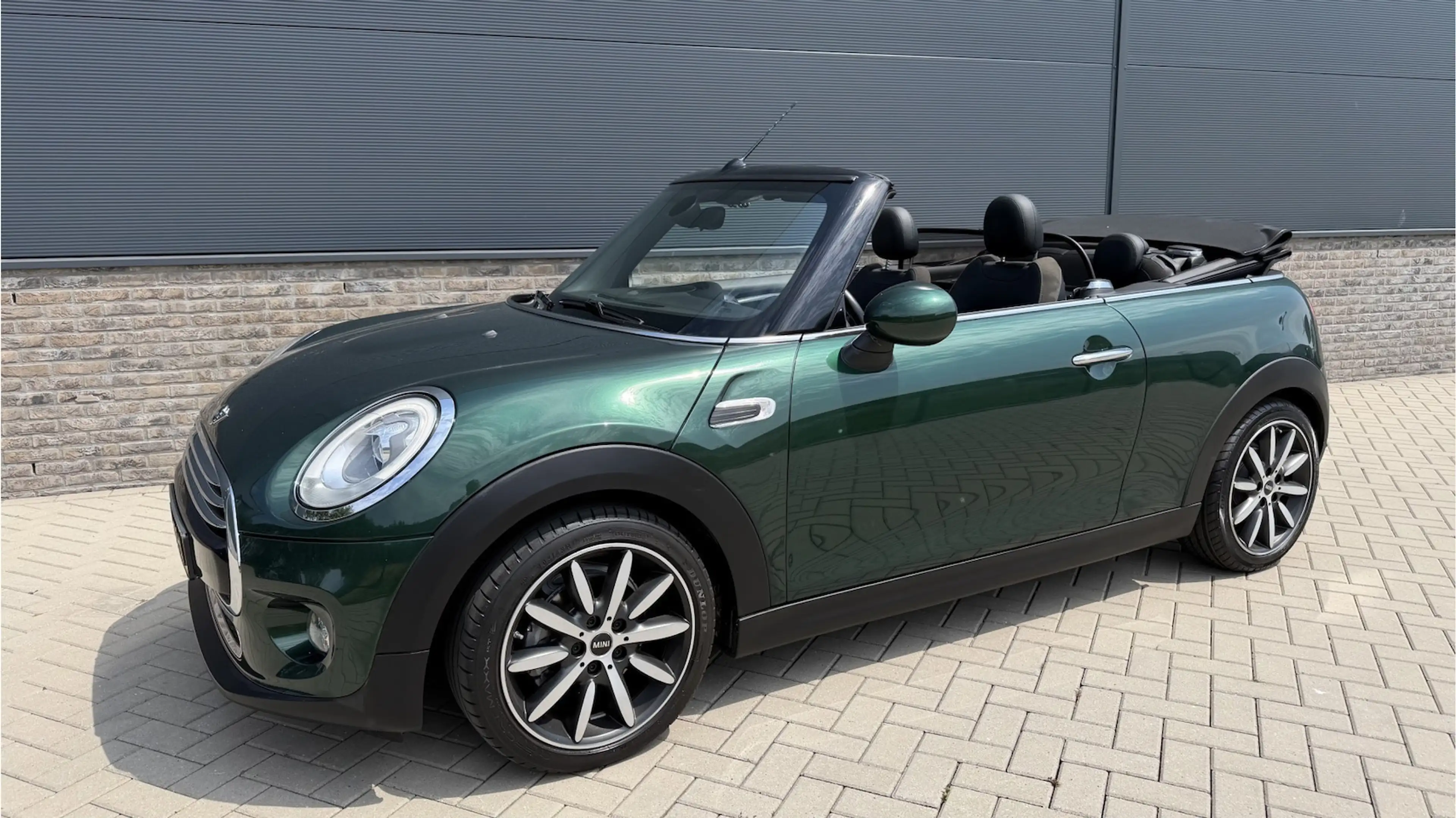 MINI Cooper Cabrio 1.5 Chili Serious Business