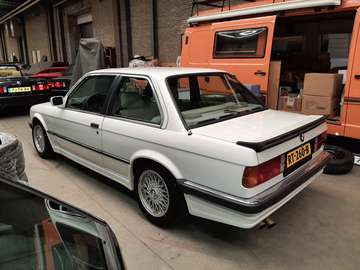 is E30 coupe 111000 km airco sper sportonderstel
