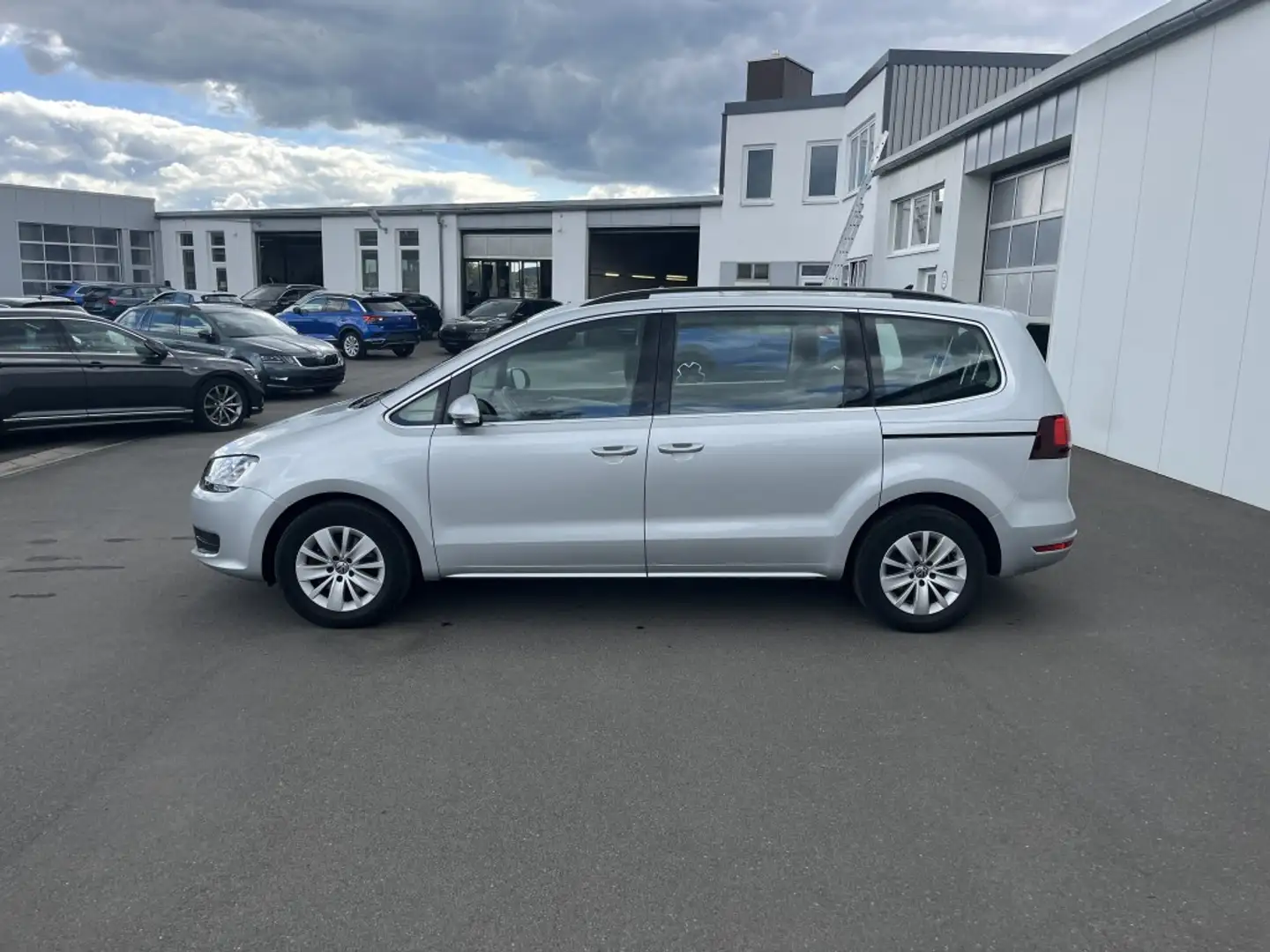 Volkswagen Sharan 2.0 TDI 166€ m. 20% Anzahlung Comfortline Navi A Silber - 2