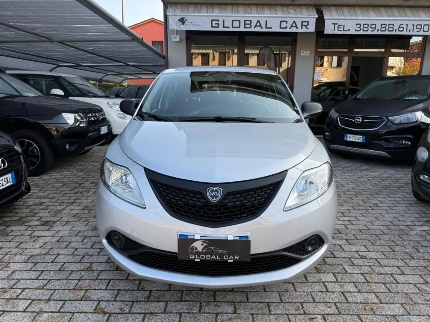 Lancia Ypsilon 1.0Hybrid 69cv-Neopatentati Argento - 2