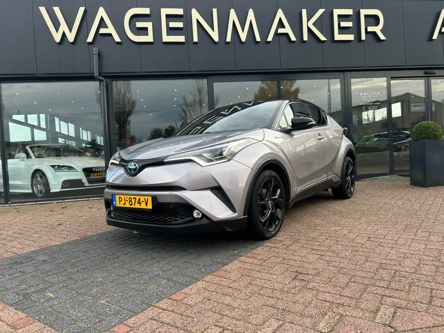 Toyota C-HR 1.8 Hybrid First Editi AUT|Leder|NAVI|CAM|Carplay Grijs - 1