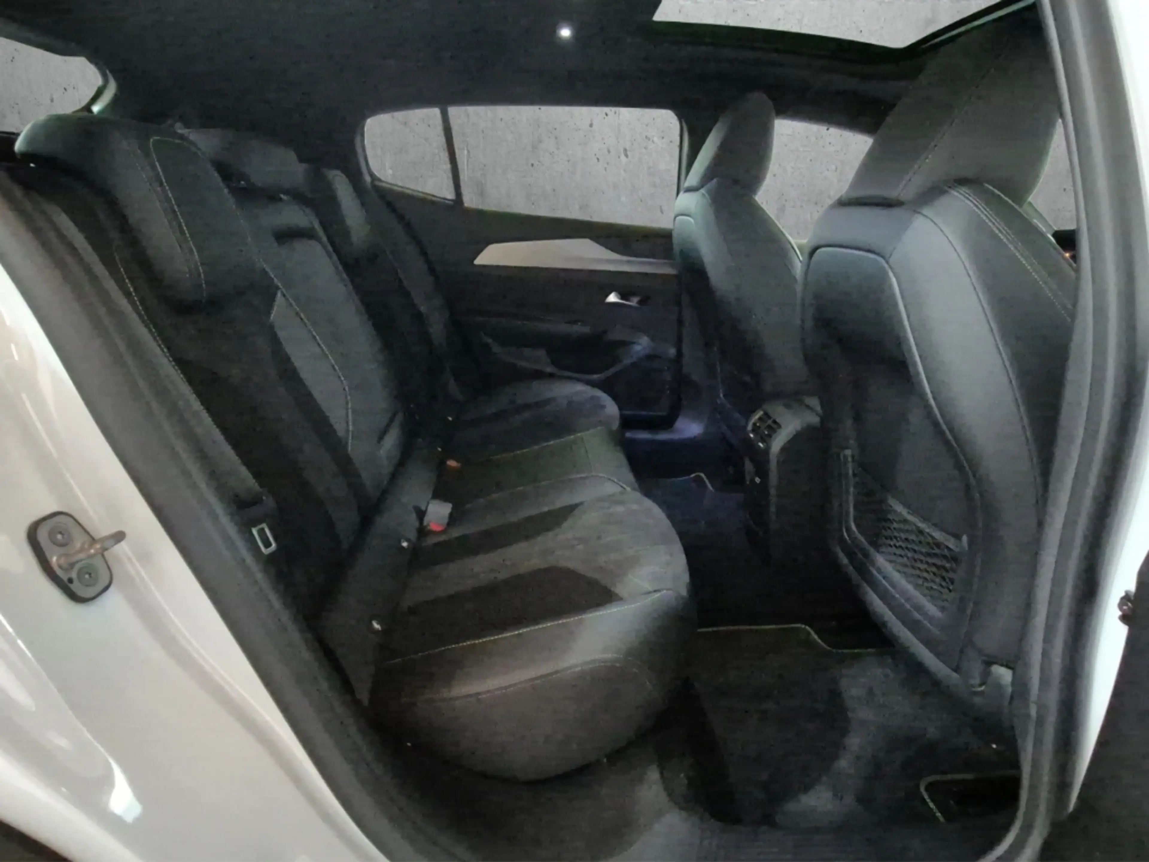 Peugeot 408 GT PT 130 EAT8 PANO LED Navi Memory Sitze 360 Kame — photo 14