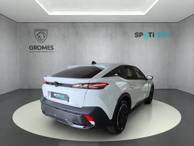 Peugeot 408 view 3