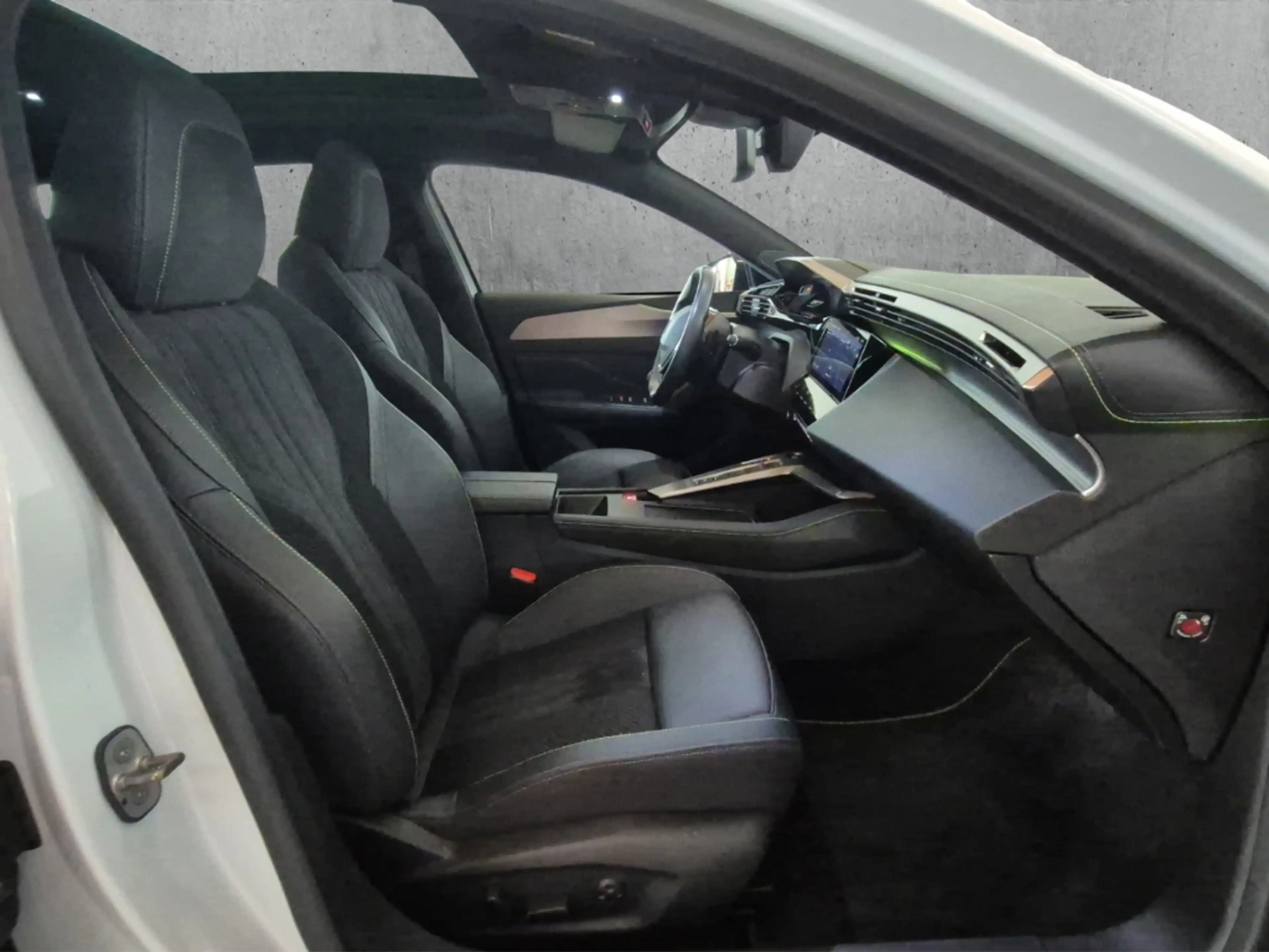 Peugeot 408 GT PT 130 EAT8 PANO LED Navi Memory Sitze 360 Kame — photo 13
